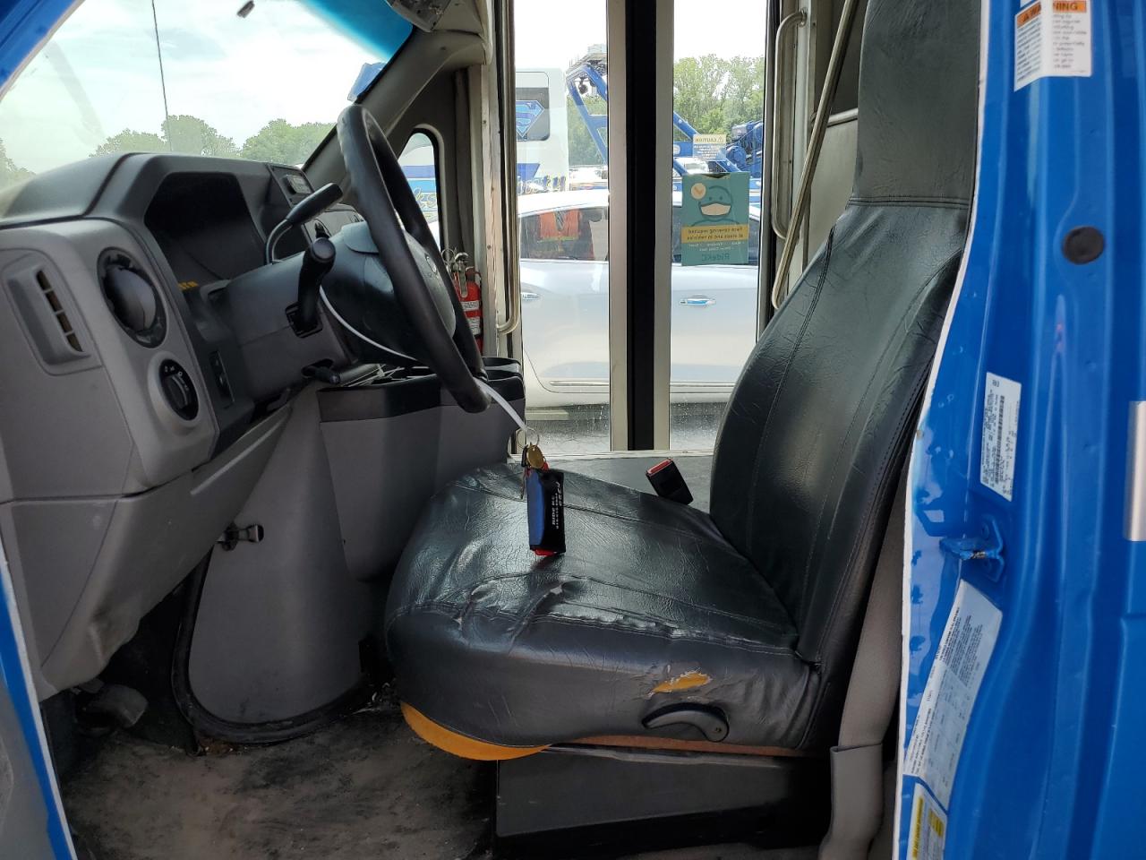 1FDEE3F69KDC37467 2019 Ford Econoline E350 Super Duty Cutaway Van