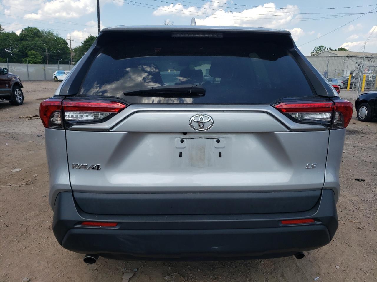 2T3H1RFV2MW146151 2021 Toyota Rav4 Le