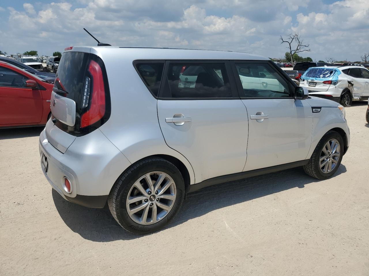 KNDJP3A5XJ7584427 2018 Kia Soul +