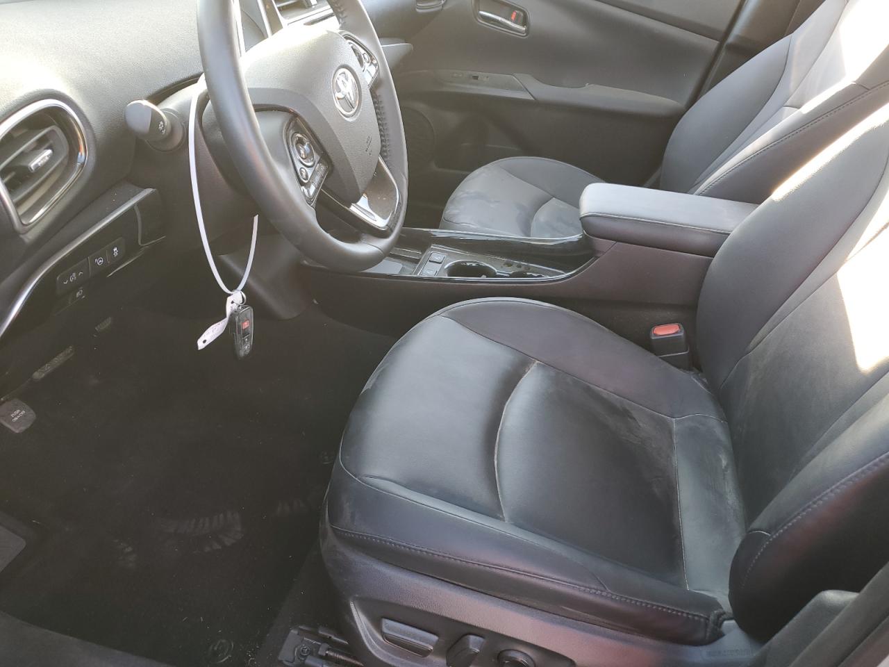 JTDKARFUXK3077562 2019 Toyota Prius