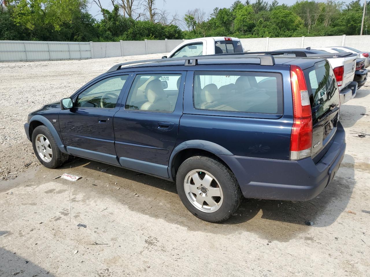 YV1SZ58DX21065125 2002 Volvo V70 Xc