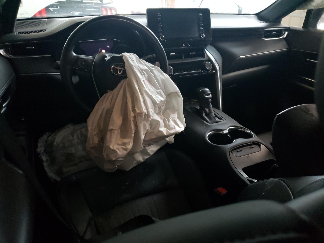 JTEAAAAH4MJ038502 2021 Toyota Venza Le