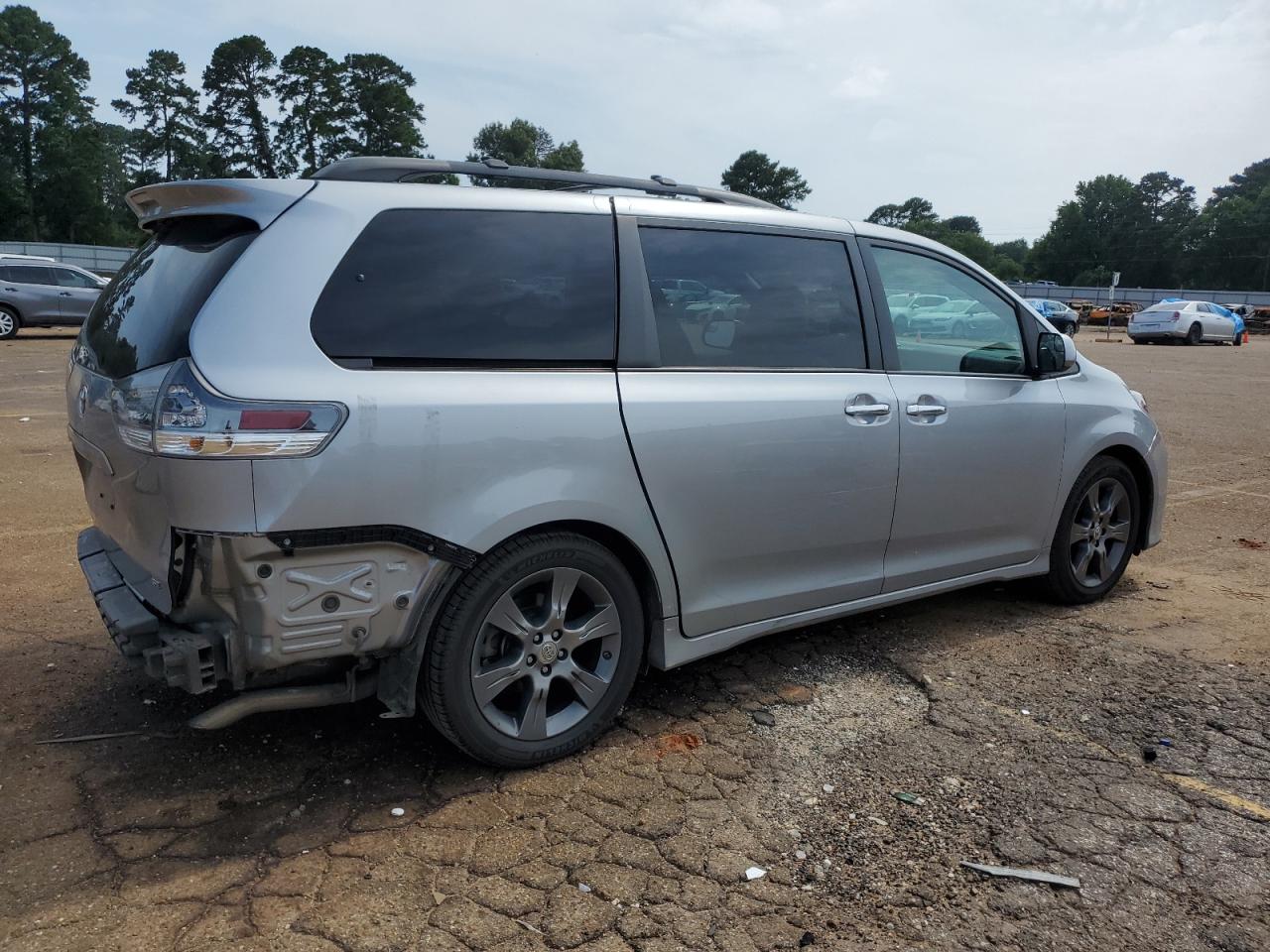 5TDXK3DC2FS630591 2015 Toyota Sienna Sport