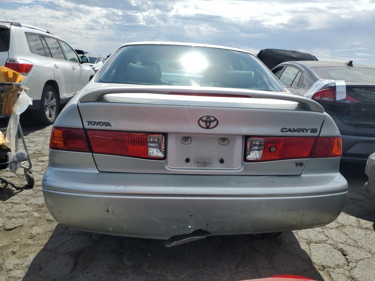 4T1BF28K0YU110930 2000 Toyota Camry Le