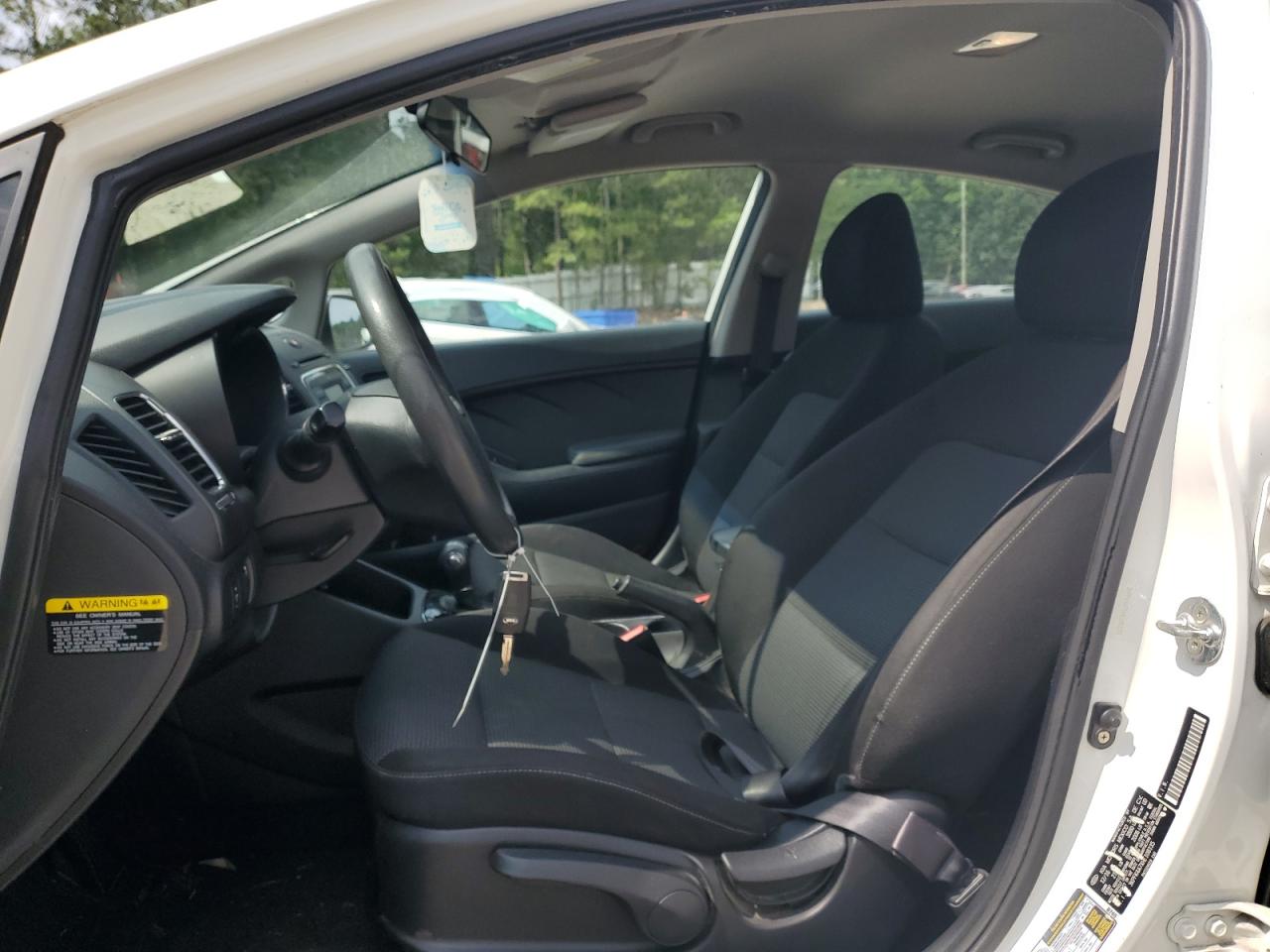 3KPFK4A7XHE108135 2017 Kia Forte Lx