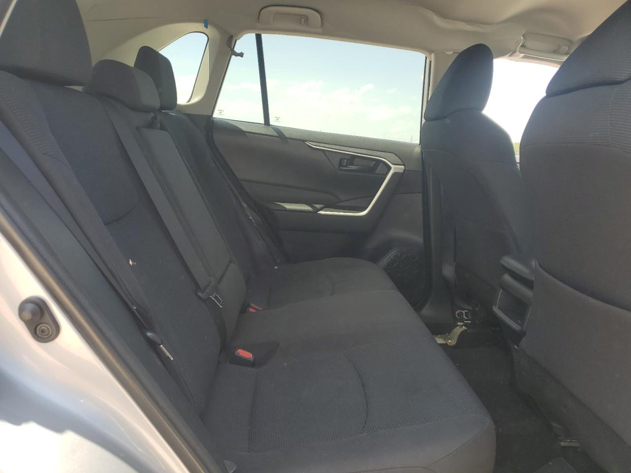 2T3H1RFV5MW151988 2021 Toyota Rav4 Le