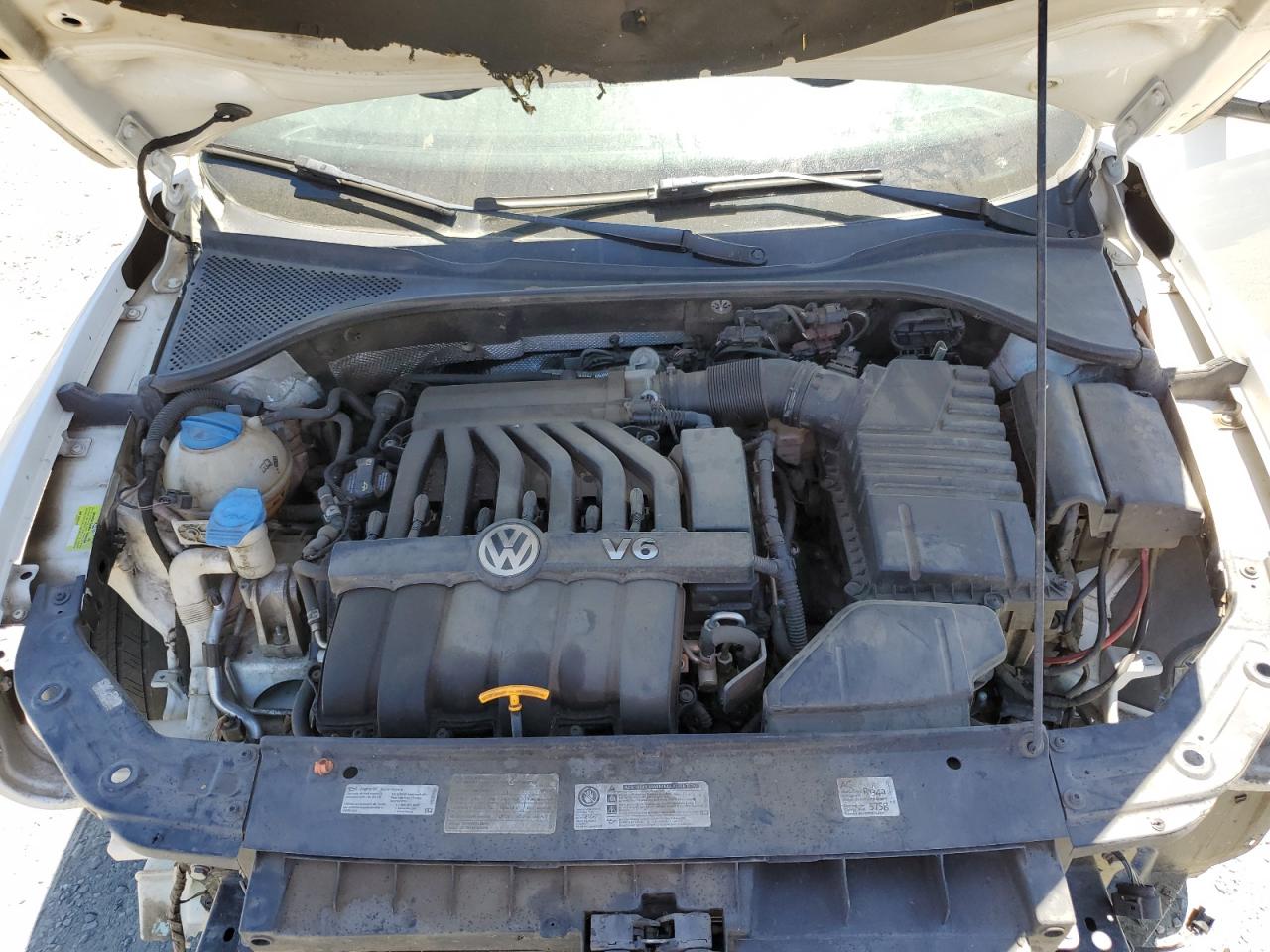 1VWCM7A3XCC008884 2012 Volkswagen Passat Sel