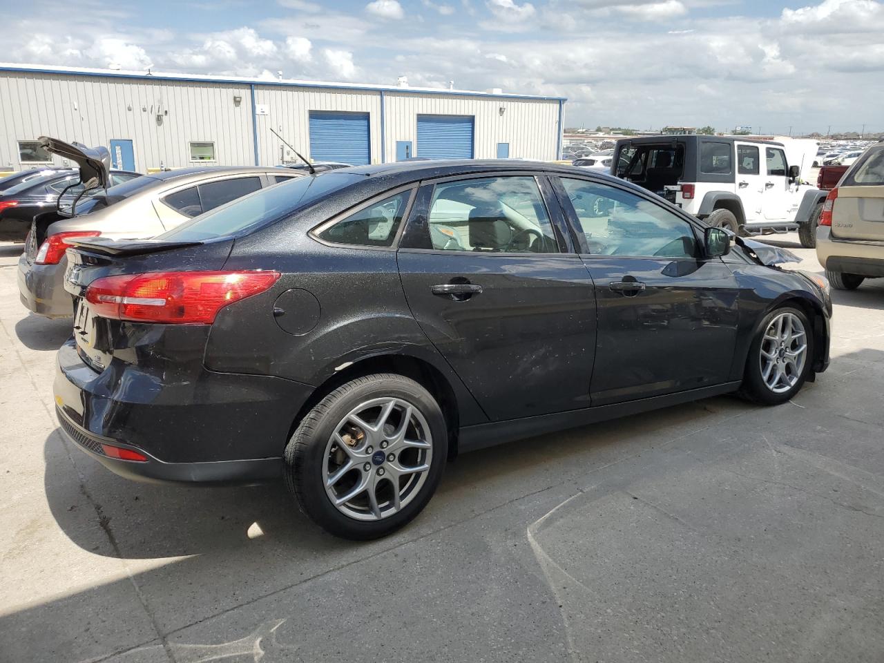 2015 Ford Focus Se vin: 1FADP3F28FL384534