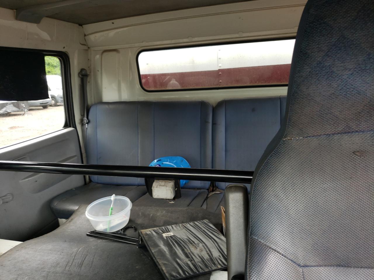 JL6BDH1S95K000268 2005 Mitsubishi Fuso Truck Of America Inc Fe 84W