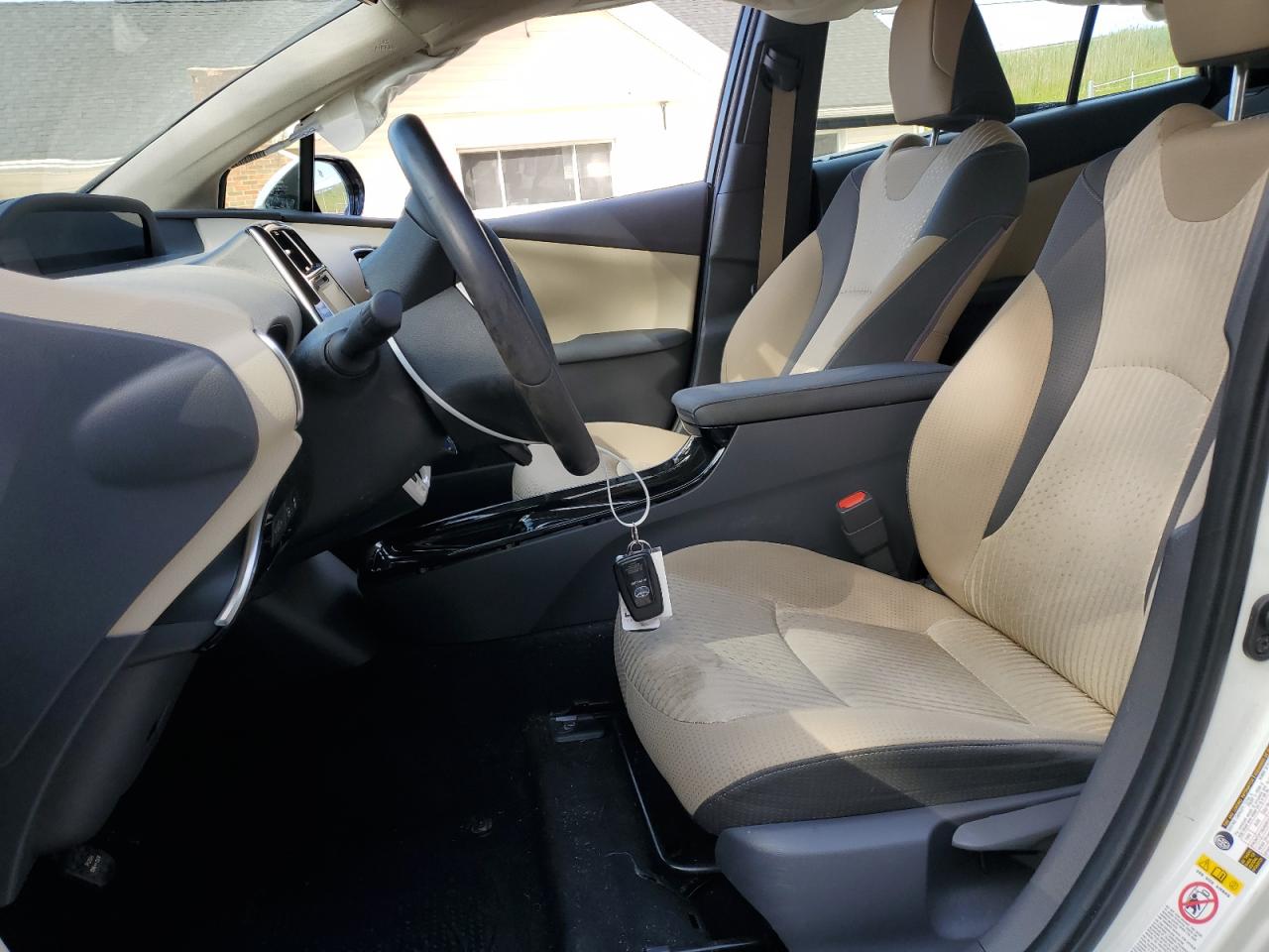 JTDKARFU5J3062319 2018 Toyota Prius