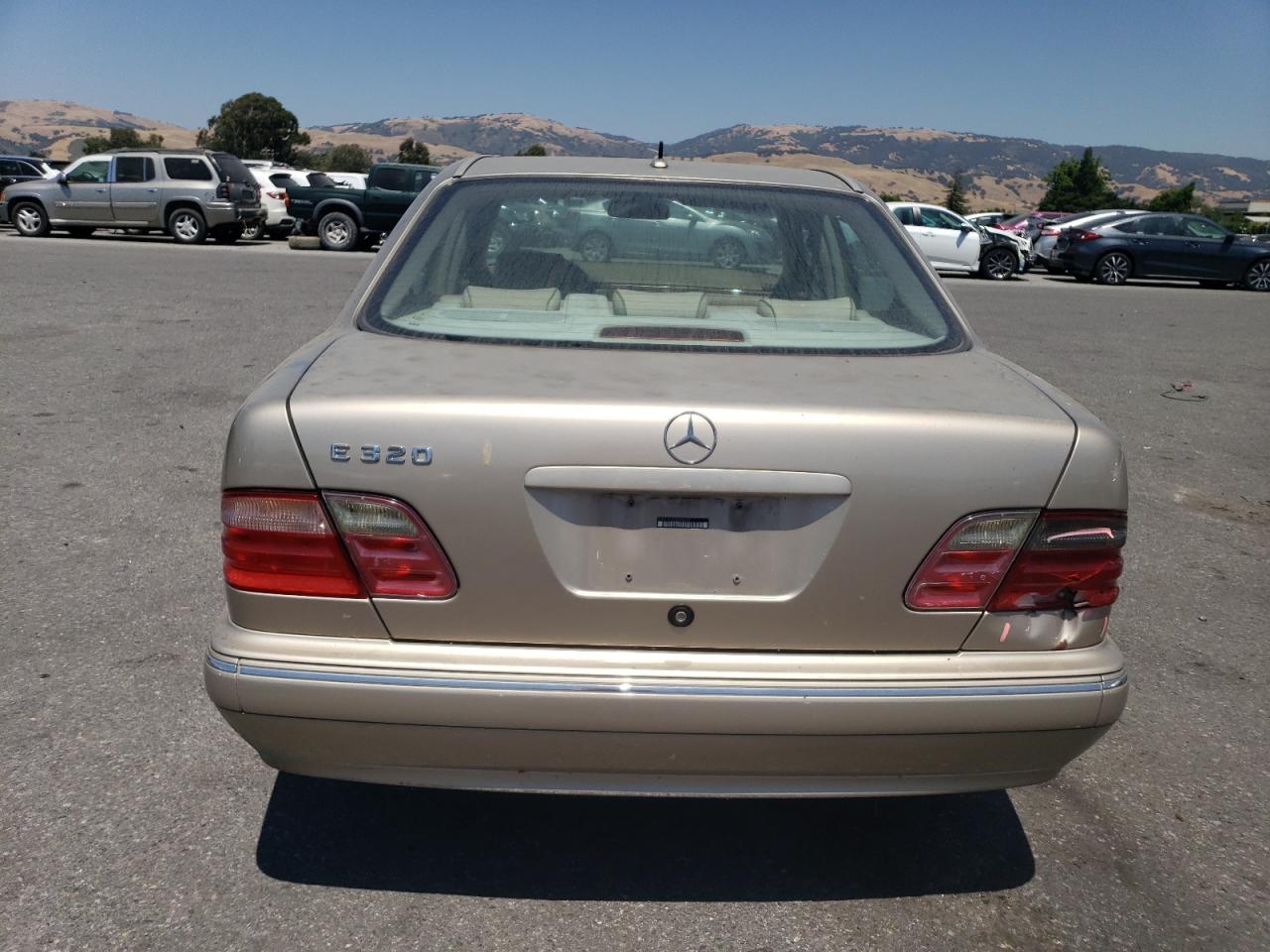 WDBJF65JXYB098699 2000 Mercedes-Benz E 320
