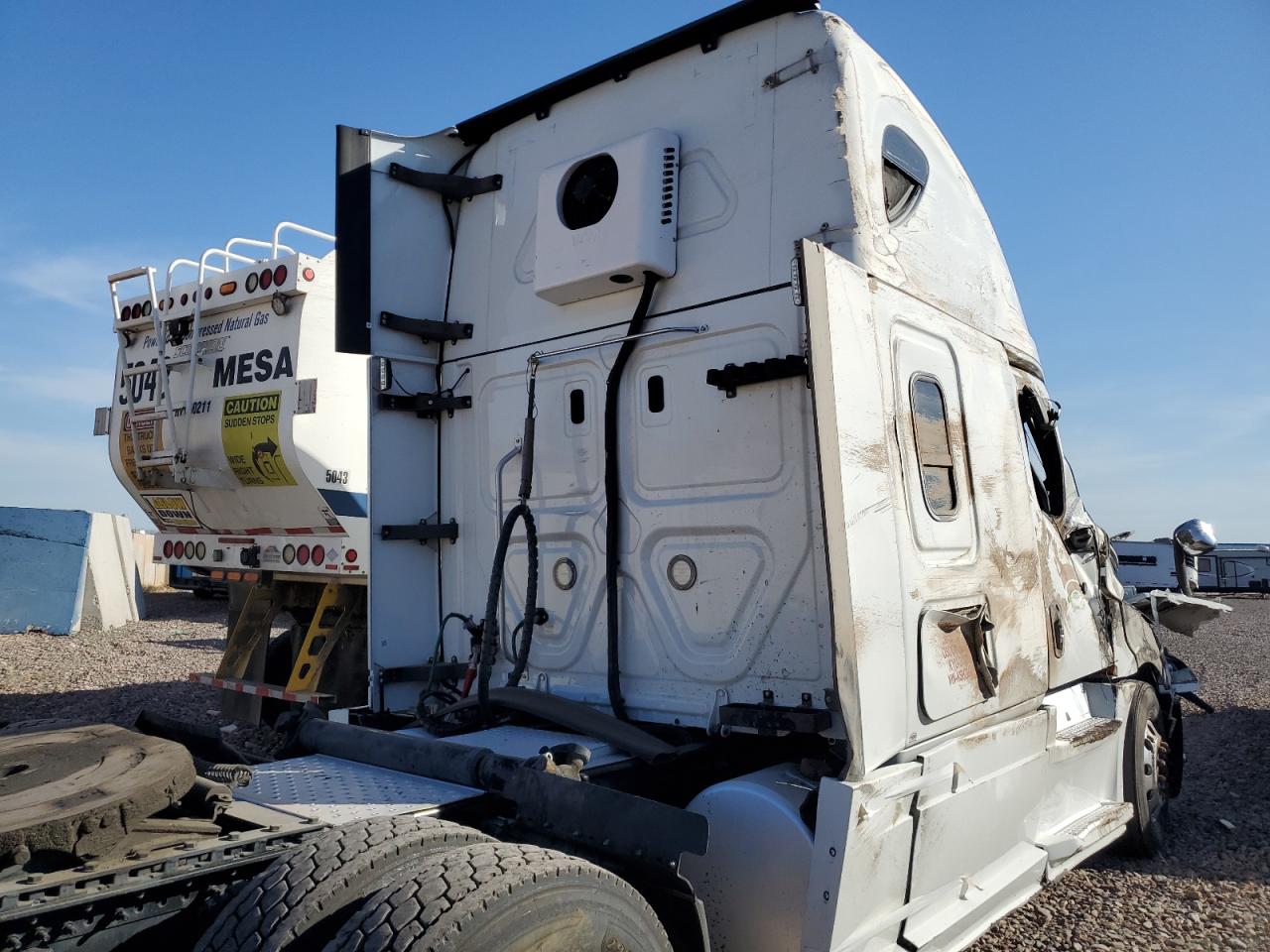 Lot #3045722376 2019 FREIGHTLINER CASCADIA 1