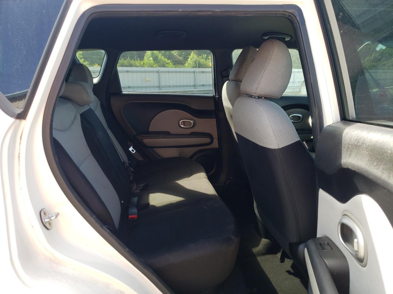 KNDJN2A20G7281235 2016 Kia Soul