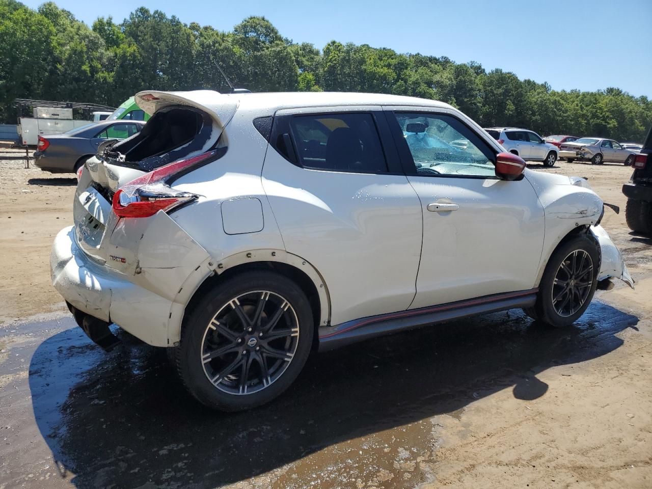 2015 Nissan Juke S vin: JN8AF5MV2FT563830