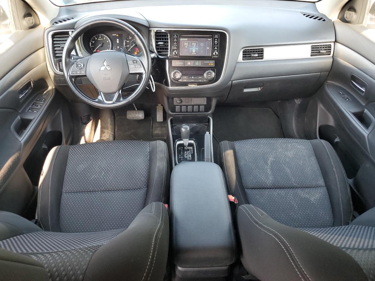 JA4AZ2A36HZ063927 2017 Mitsubishi Outlander Es