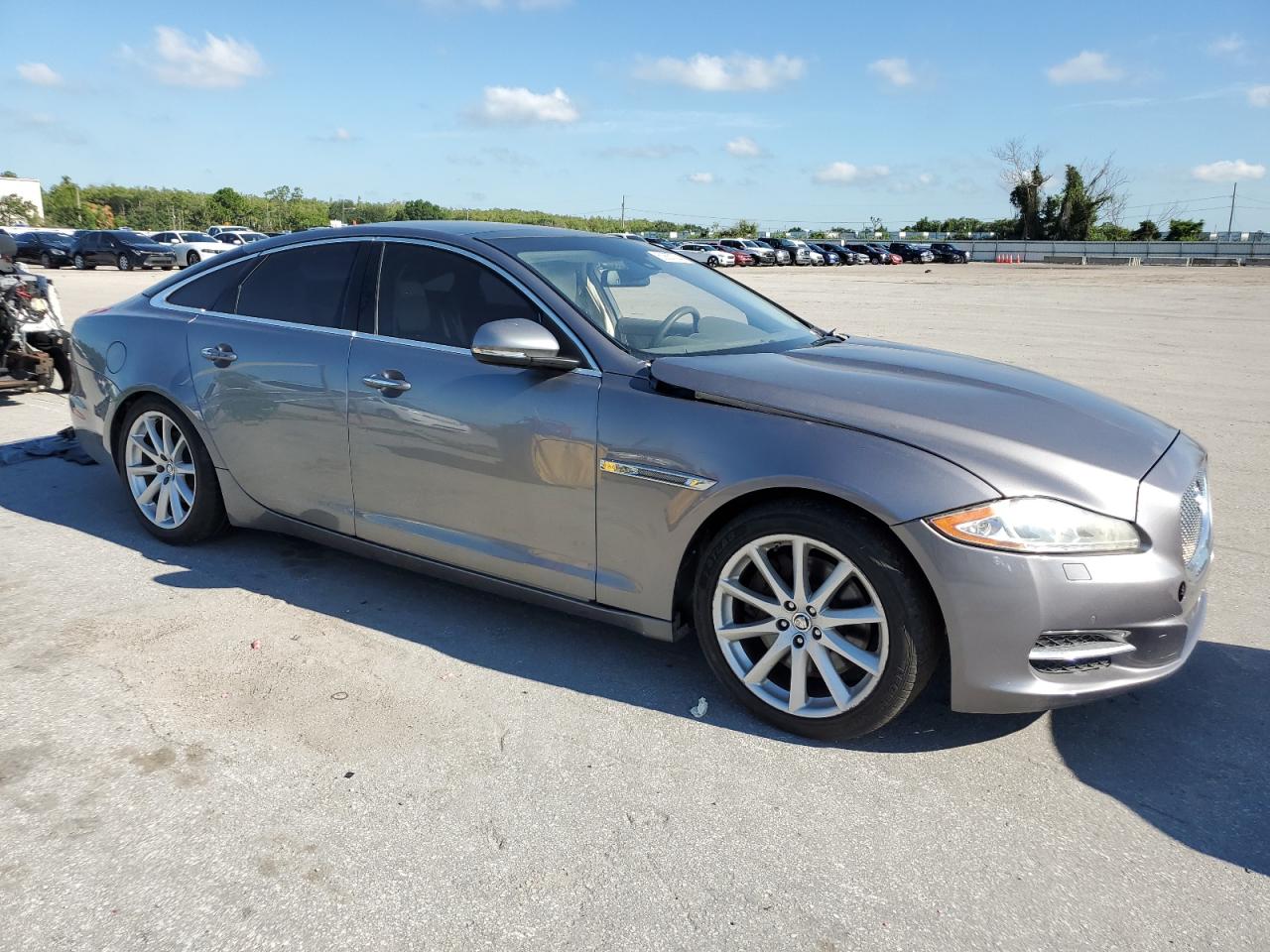 2013 Jaguar Xj vin: SAJWA1C7XD8V42835