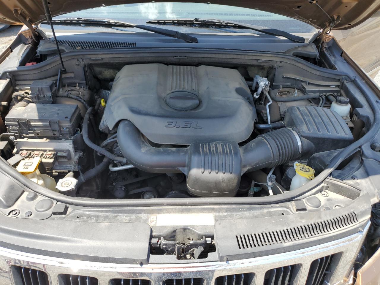 1J4RR4GG5BC675328 2011 Jeep Grand Cherokee Laredo