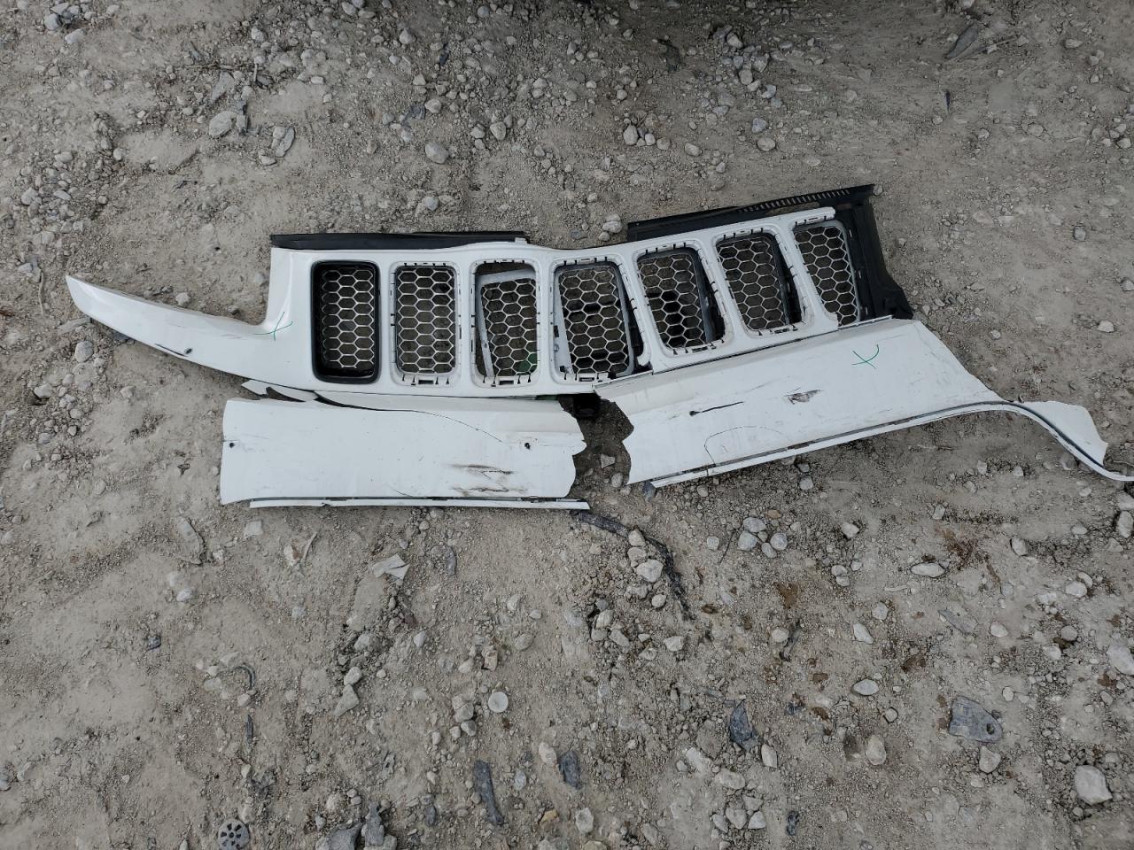 1C4RJFAG6FC224562 2015 Jeep Grand Cherokee Laredo