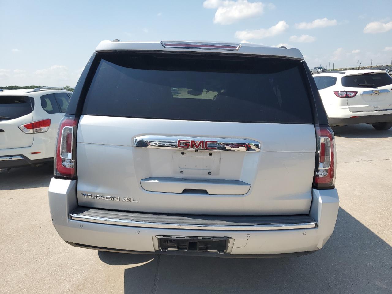 2015 GMC Yukon Xl Denali vin: 1GKS2JKJ2FR243185