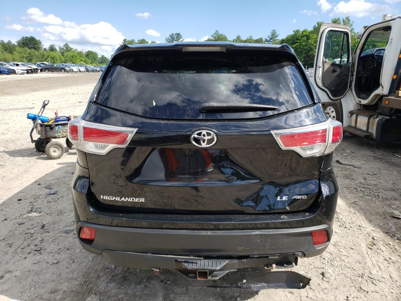 5TDBKRFH9FS139036 2015 Toyota Highlander Le