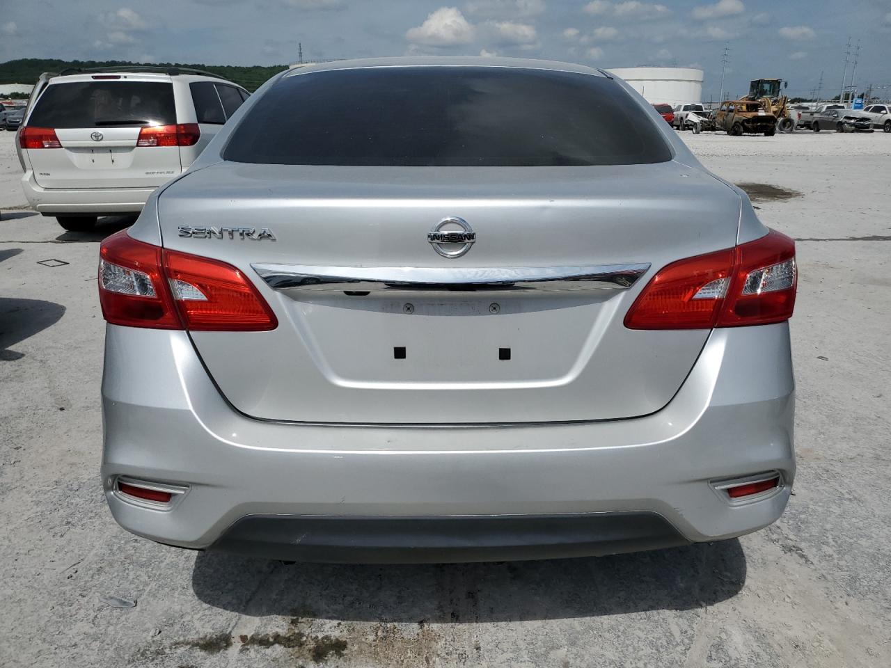 3N1AB7AP0JY246379 2018 Nissan Sentra S