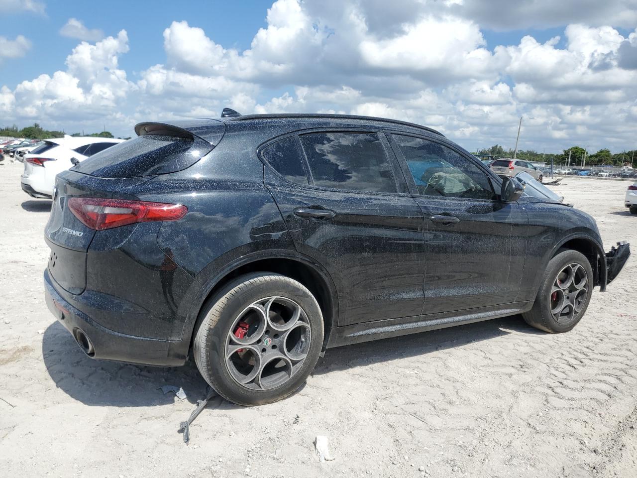 2020 Alfa Romeo Stelvio vin: ZASPAJANXL7C75325