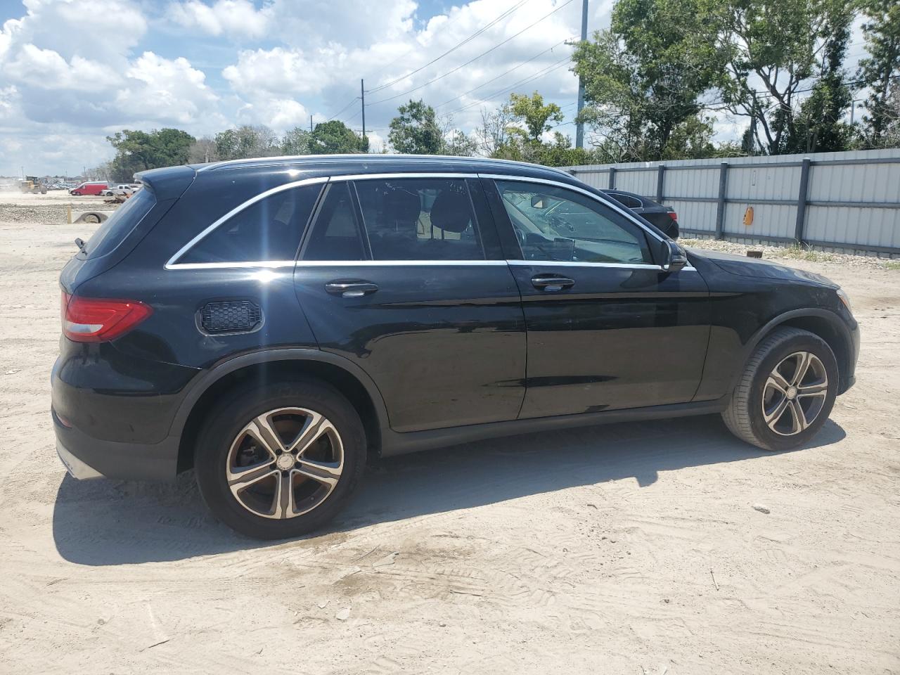 WDC0G4JB9GF053879 2016 Mercedes-Benz Glc 300