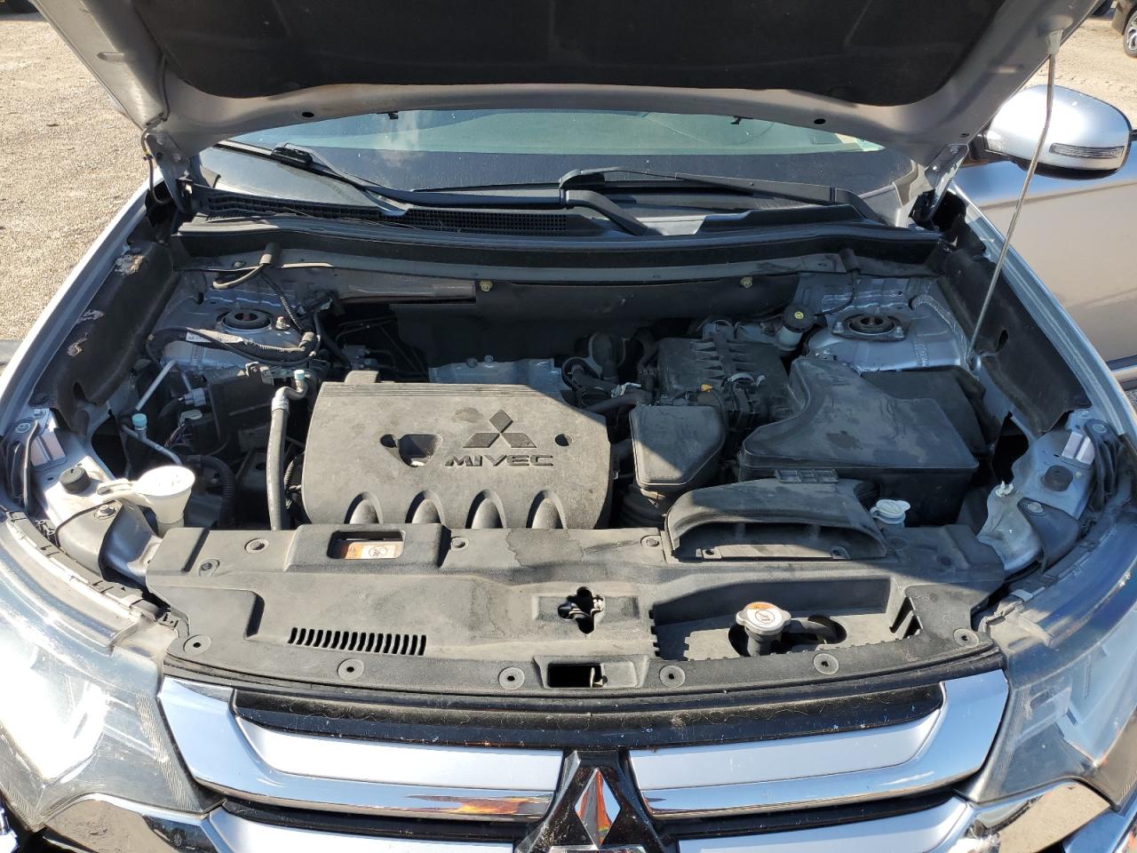 JA4AD3A36HZ025392 2017 Mitsubishi Outlander Se