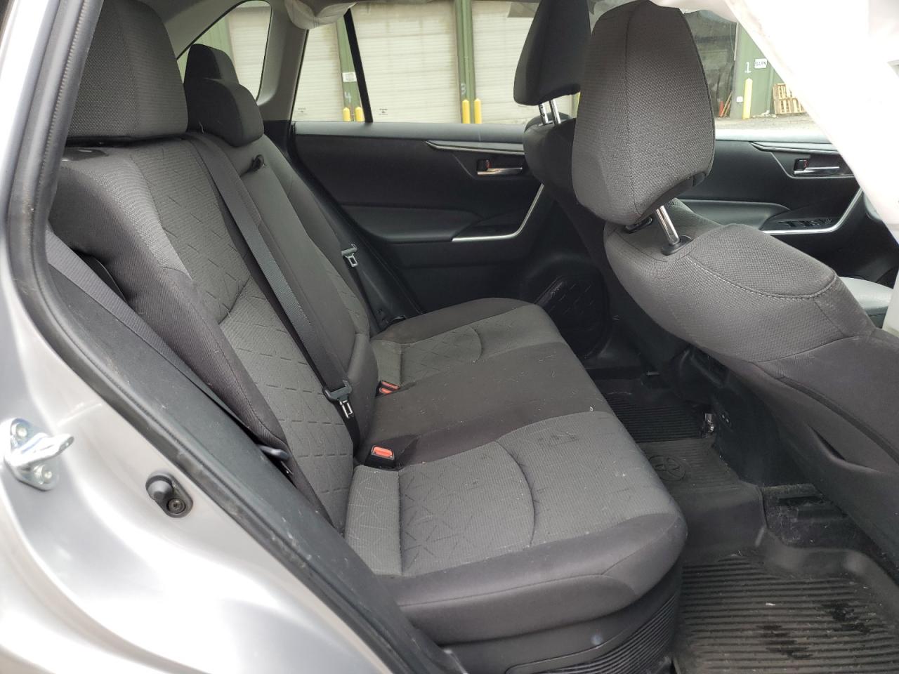 4T3RWRFV1NU057601 2022 Toyota Rav4 Xle