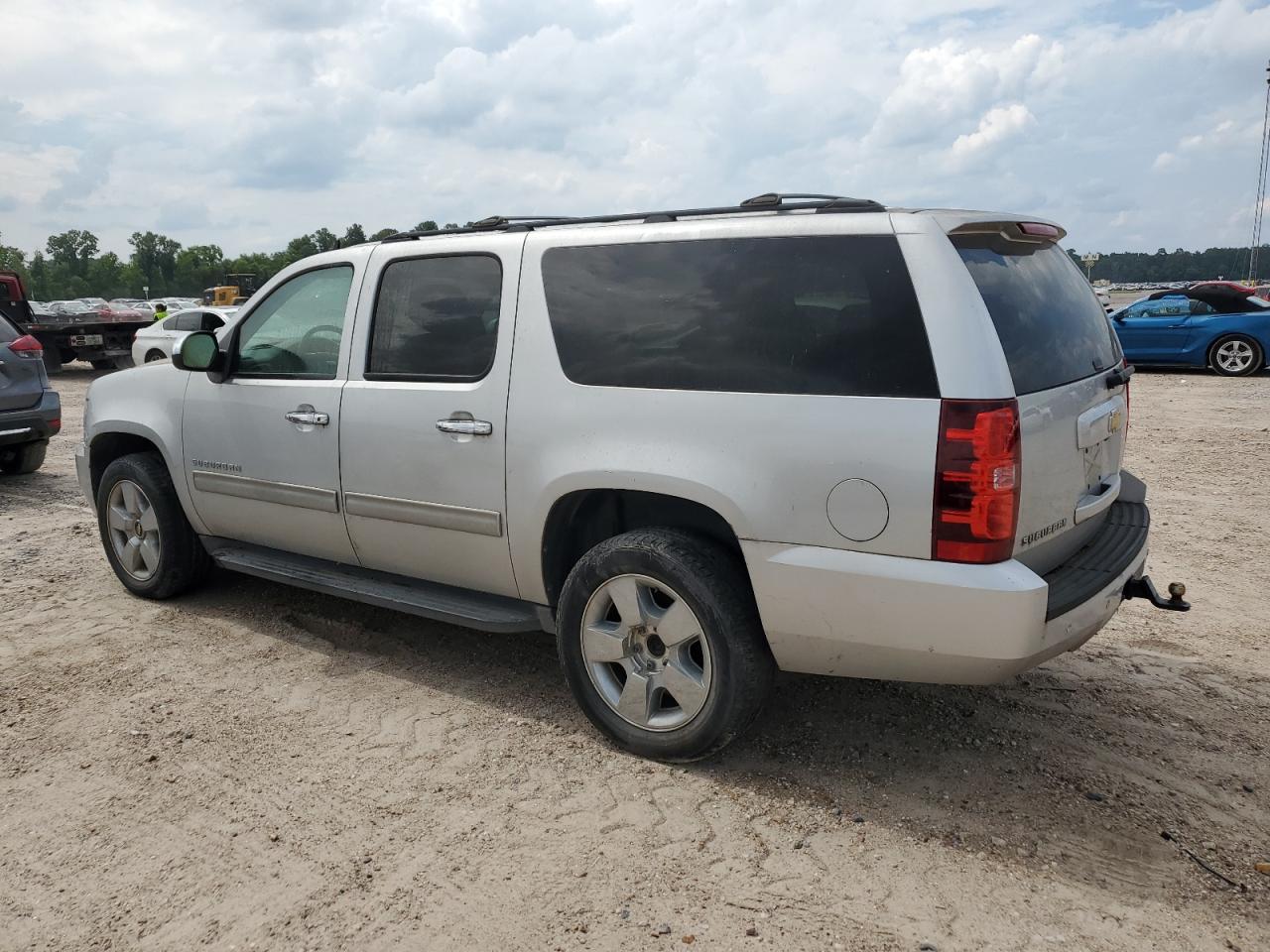 2013 Chevrolet Suburban C1500 Lt vin: 1GNSCJE07DR126475