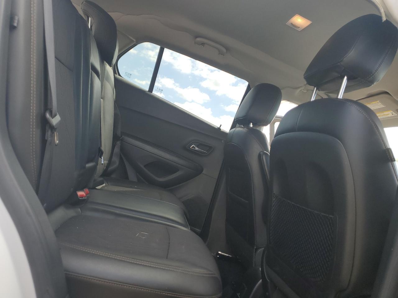 KL7CJLSB9MB323674 2021 Chevrolet Trax 1Lt