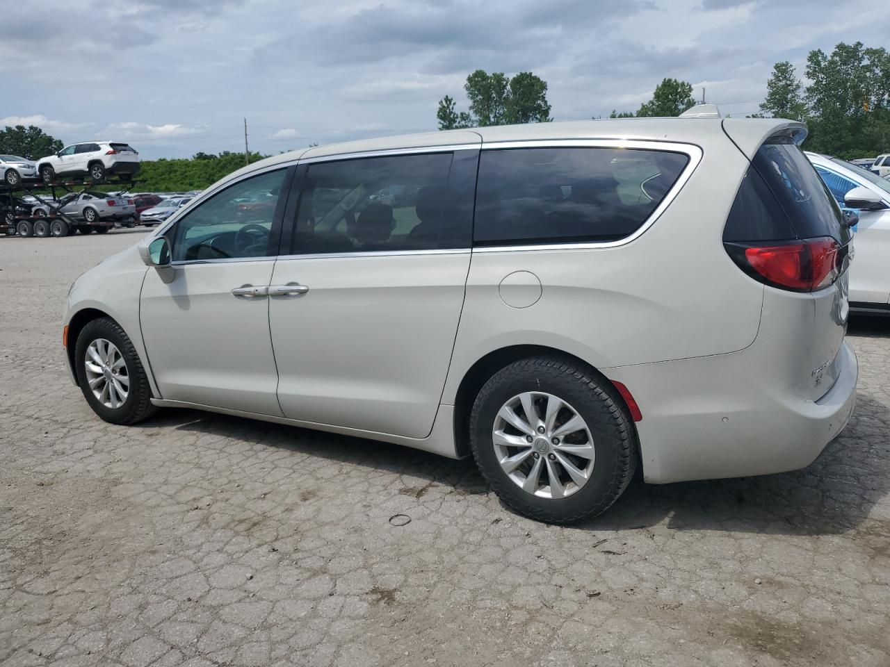 2019 Chrysler Pacifica Touring Plus vin: 2C4RC1FG6KR657905