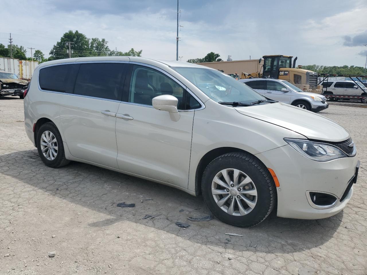 2019 Chrysler Pacifica Touring Plus vin: 2C4RC1FG6KR657905