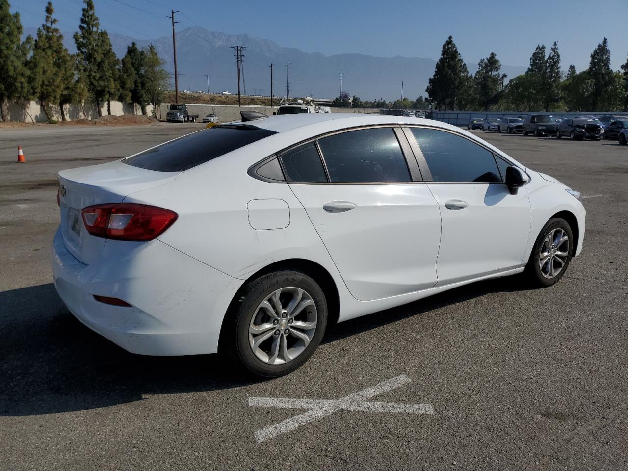 2019 Chevrolet Cruze Ls vin: 1G1BC5SM9K7118192