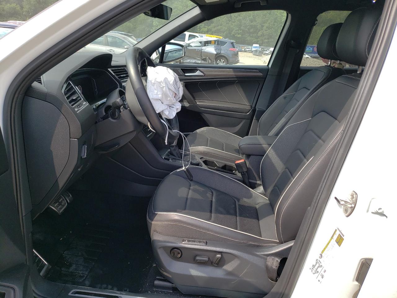 3VV4B7AX3NM035752 2022 Volkswagen Tiguan Sel R-Line