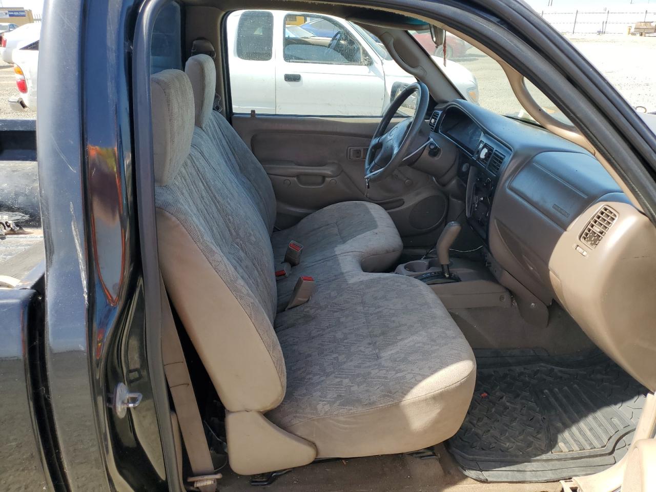 5TENL42NX2Z124714 2002 Toyota Tacoma