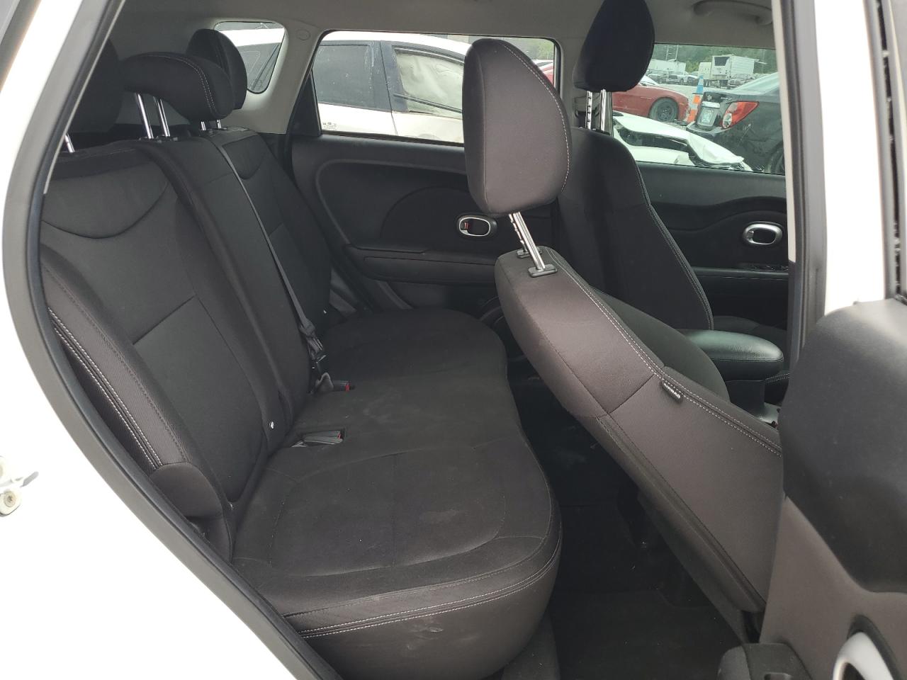 KNDJN2A26G7395577 2016 Kia Soul