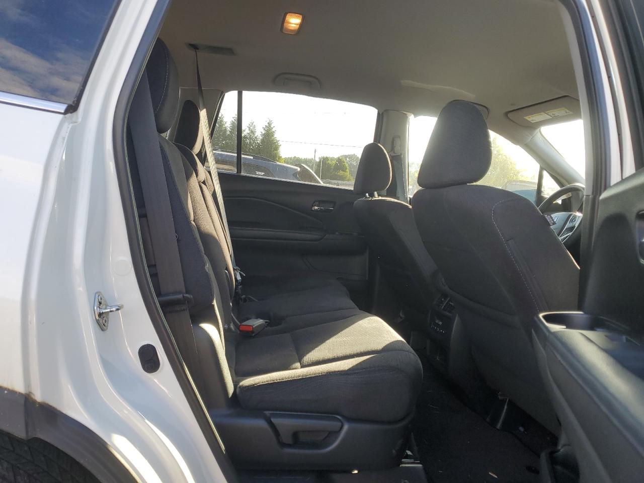 5FNYF6H31JB014057 2018 Honda Pilot Ex