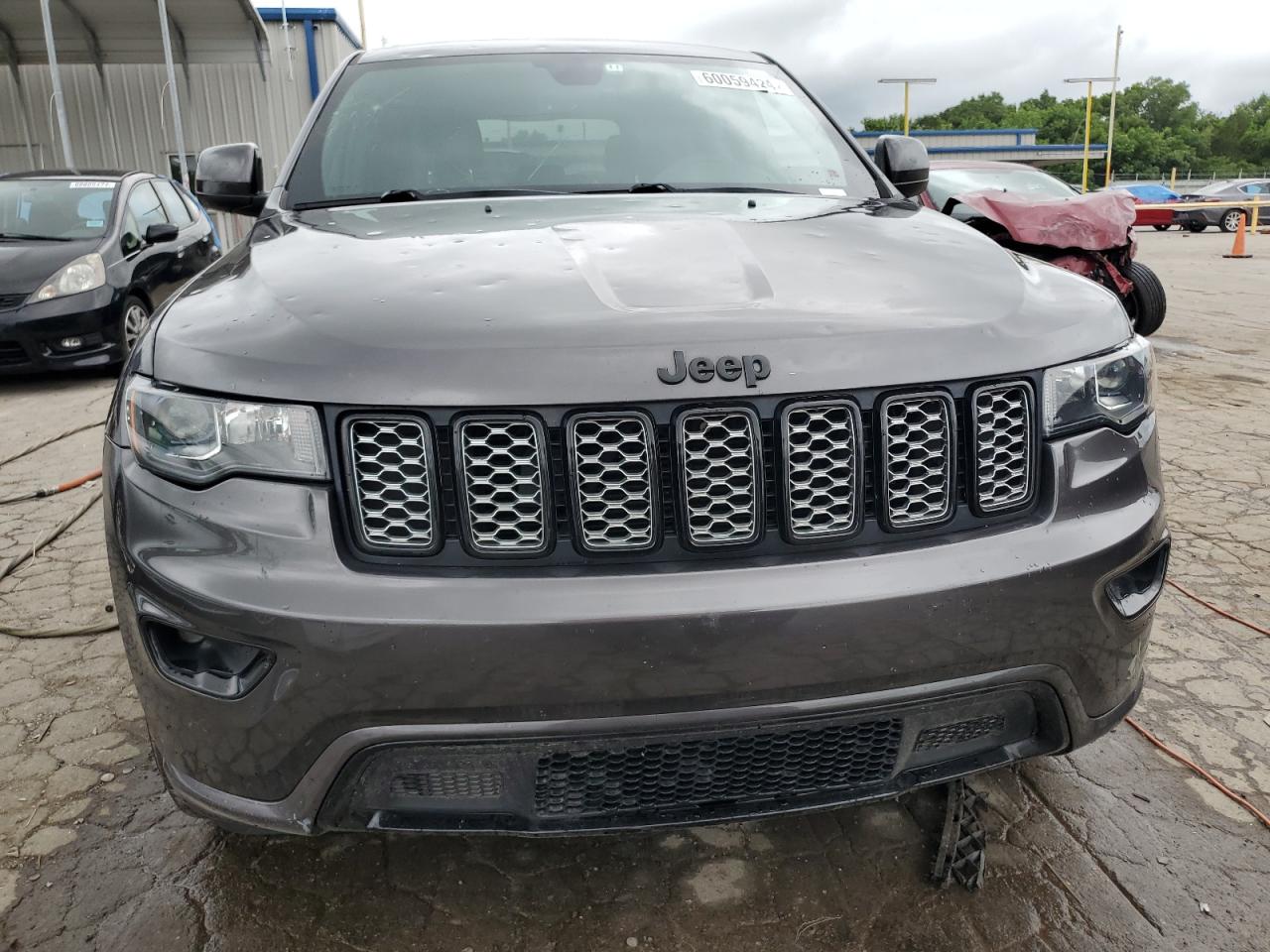 1C4RJEAG2JC323141 2018 Jeep Grand Cherokee Laredo