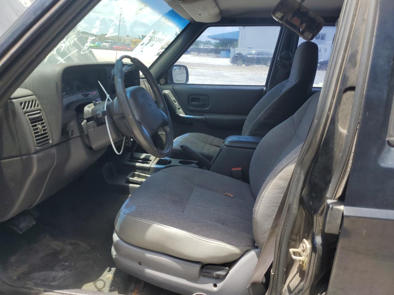 1J4FT48S5YL205901 2000 Jeep Cherokee Sport