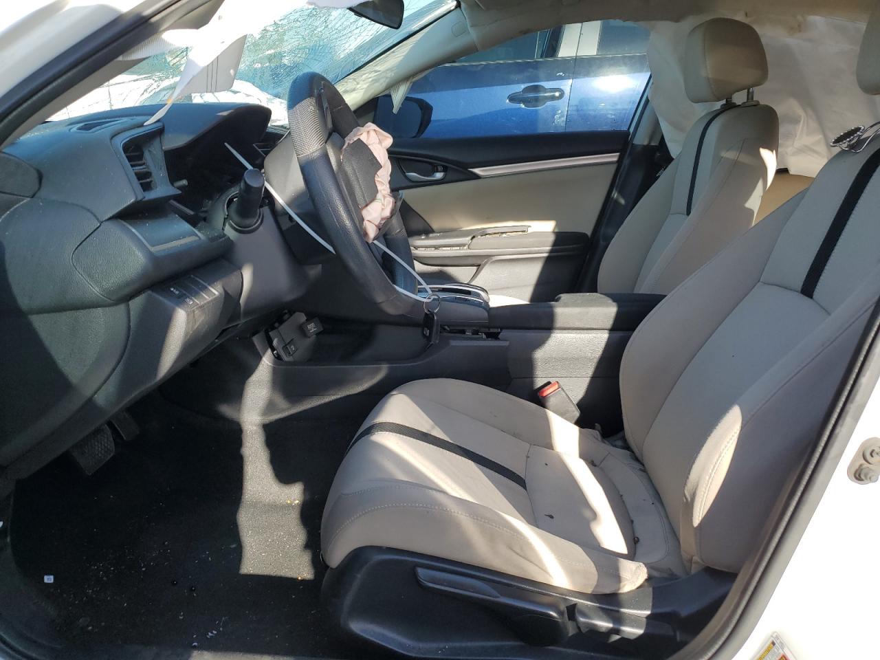 19XFC2F52JE208874 2018 Honda Civic Lx