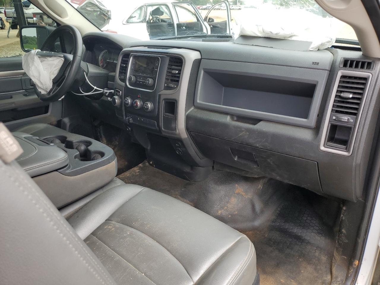 3C6JR6DG2LG136898 2020 Ram 1500 Classic Tradesman