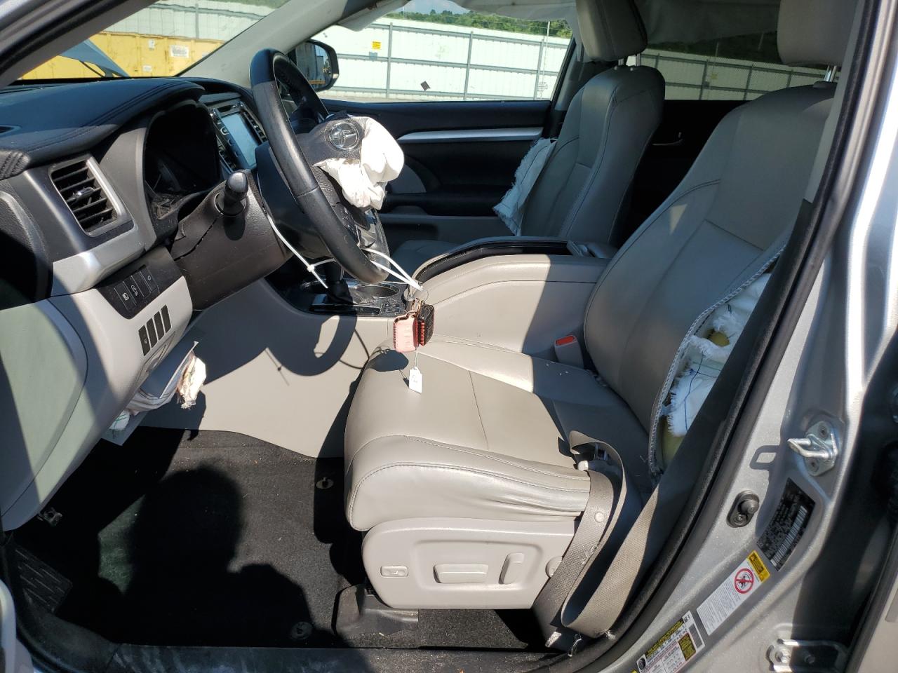 5TDJZRFH7HS376778 2017 Toyota Highlander Se