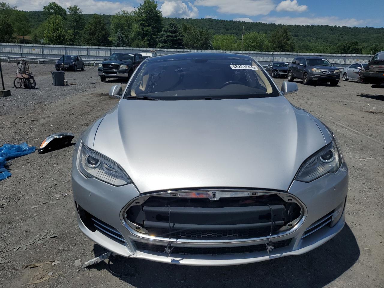 2014 Tesla Model S vin: 5YJSA1H1XEFP39703