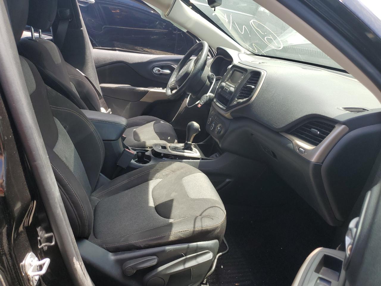 1C4PJLABXHW593162 2017 Jeep Cherokee Sport