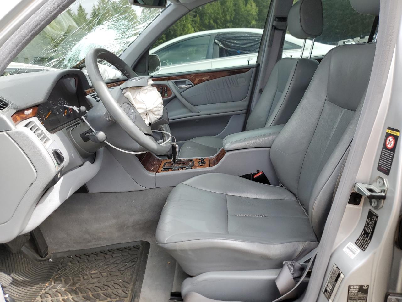 WDBJF65J4YB131308 2000 Mercedes-Benz E 320