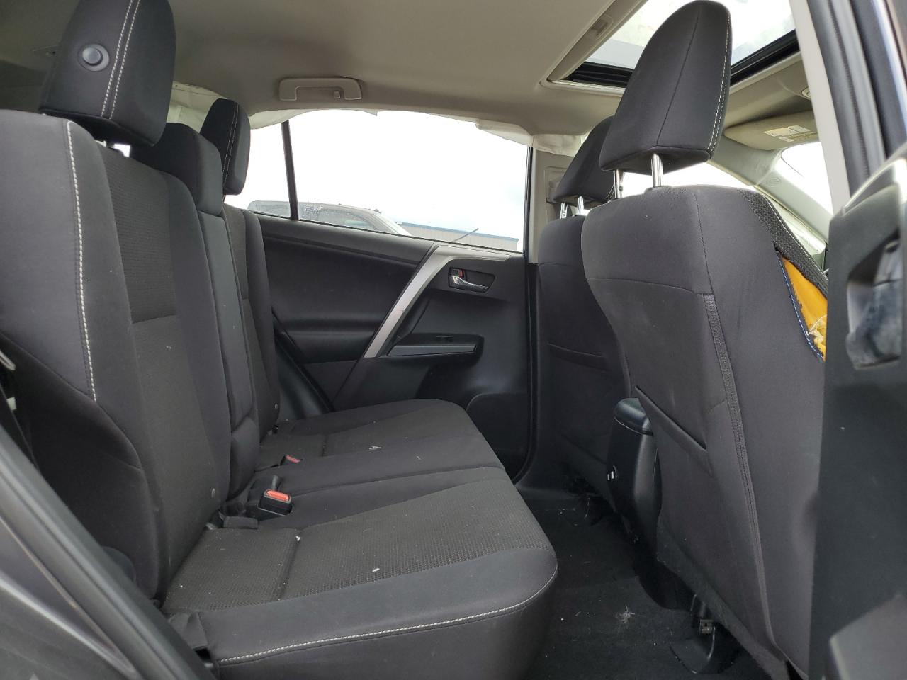 JTMWFREV5HJ700149 2017 Toyota Rav4 Xle