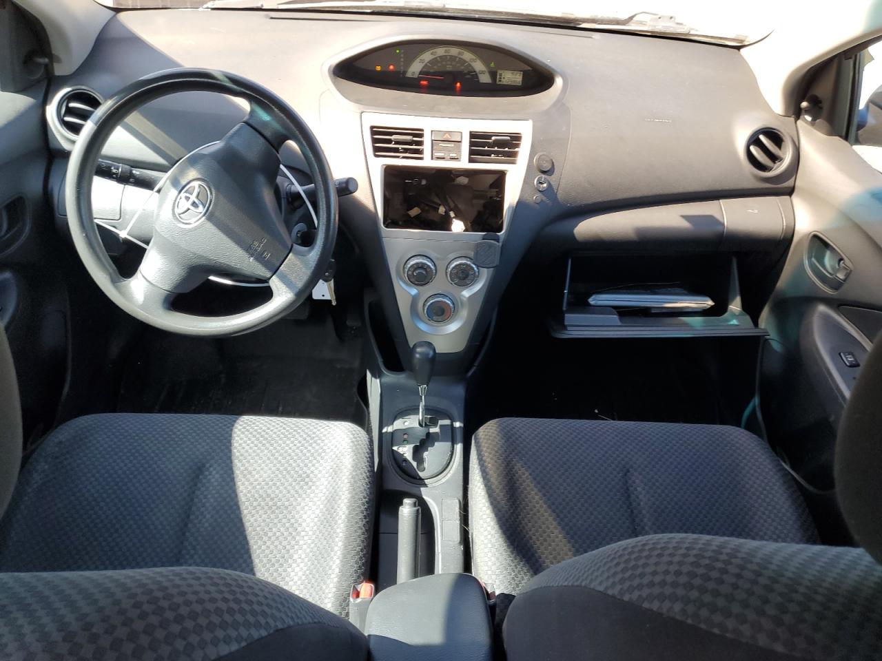 JTDBT903684006985 2008 Toyota Yaris