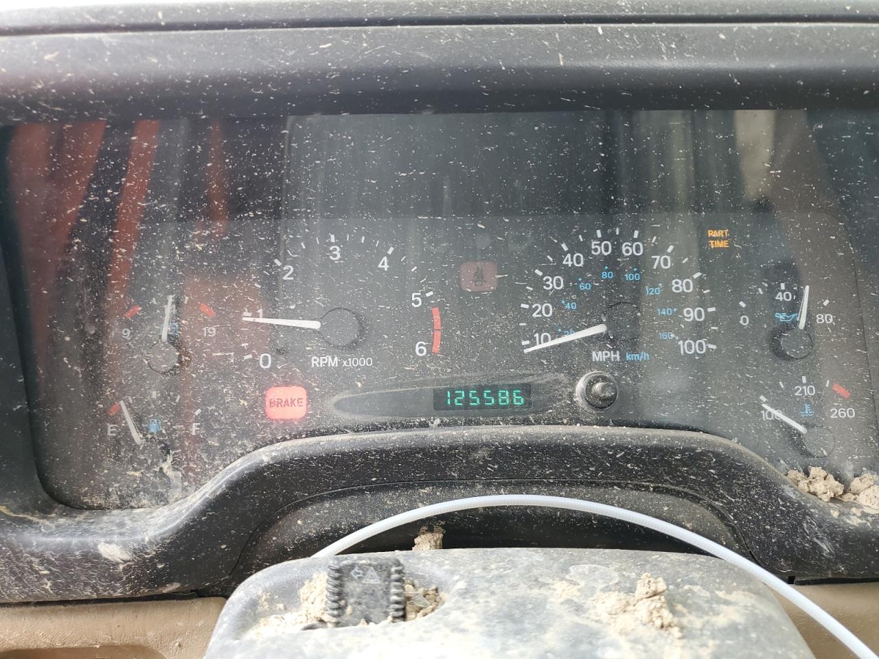 1J4FA59S4YP721475 2000 Jeep Wrangler / Tj Sahara