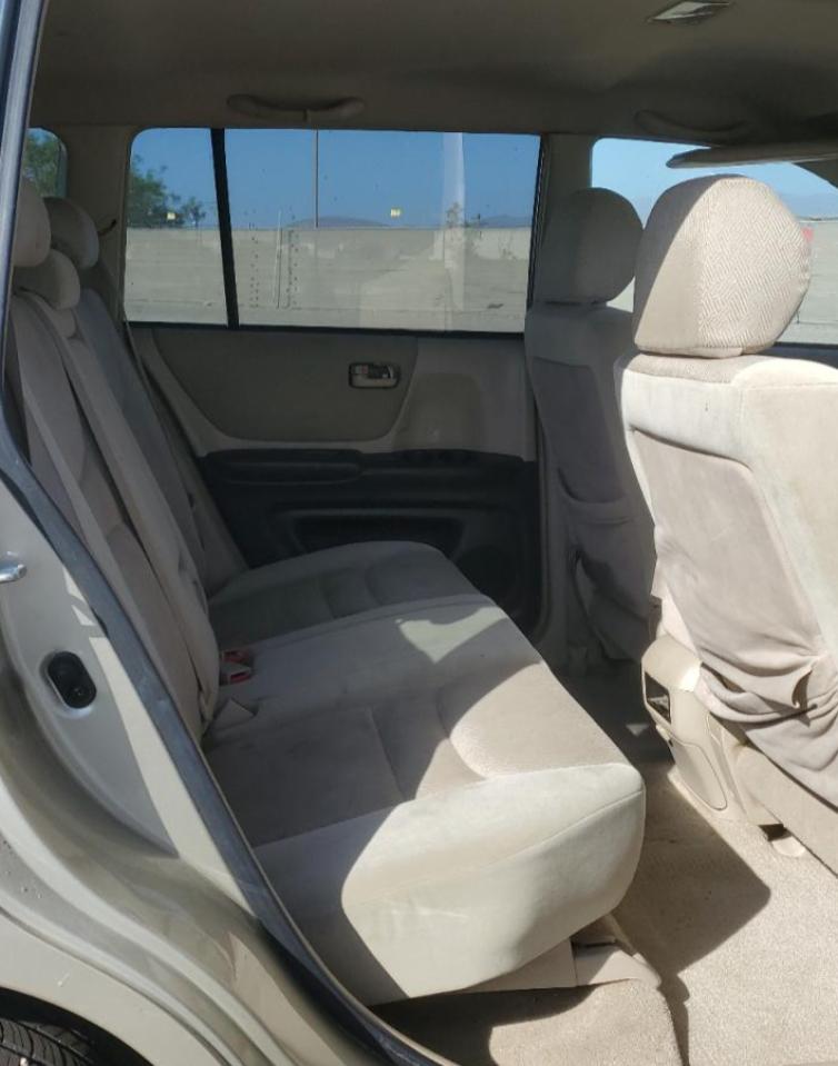 JTEGF21A030084174 2003 Toyota Highlander Limited